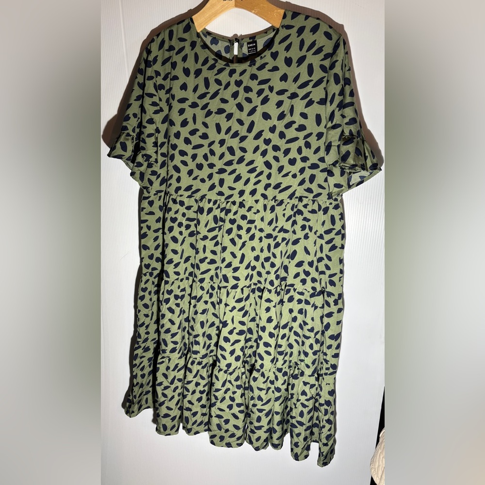 SHEIN Olive and Navy Leaf Print Top